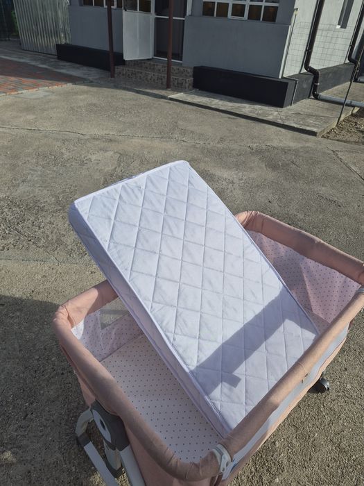 Patut cu saltea si fotoliu de vanzare