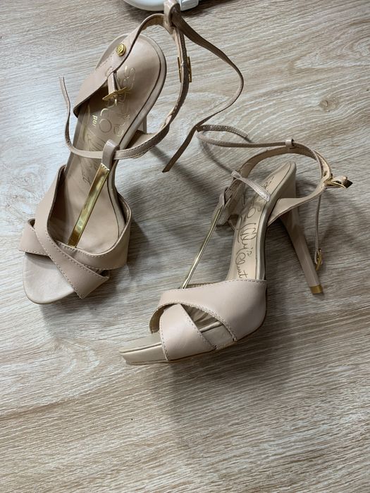 Каждая обувь по 7000