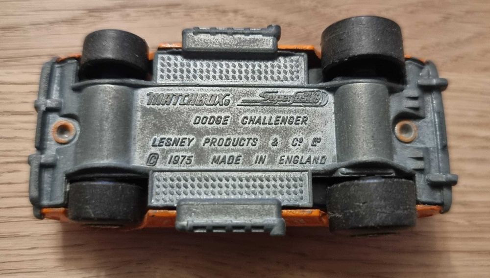 Se vinde machetă matchbox Dodge challenger