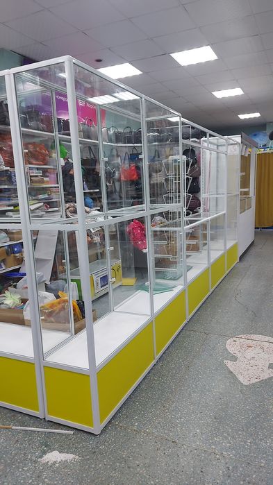 Срочно продам стеклянные ветрины
