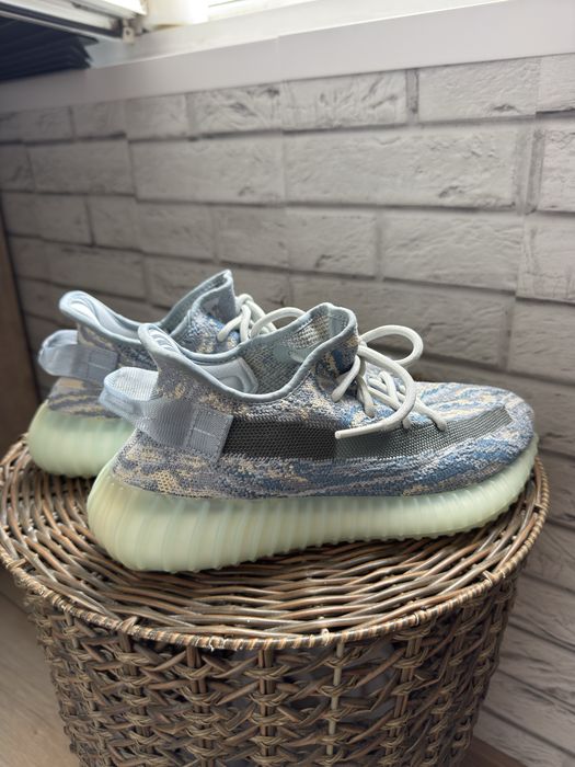 Adidasi Yezzy Nr 42 1/3