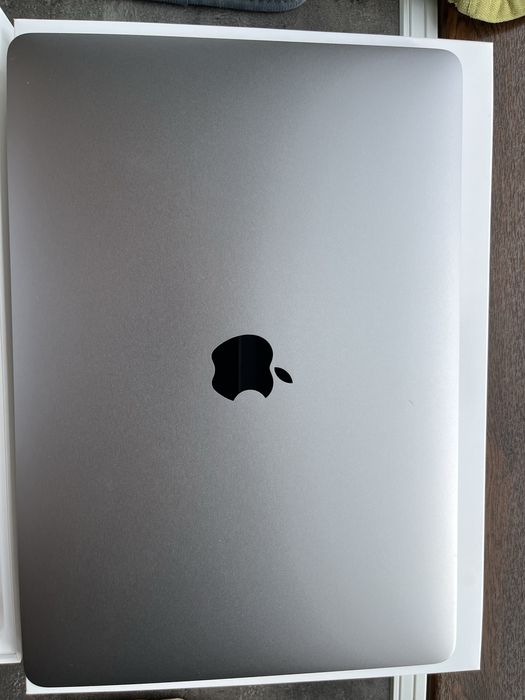 Лаптоп Apple MacBook Pro 13