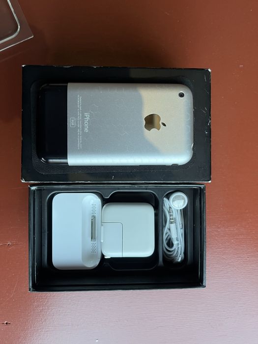 Iphone 2g, 8 gb.