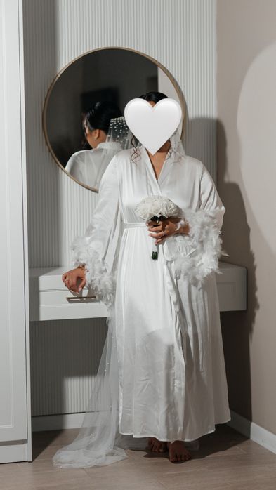 Продам белый халат с перьями для утра невесты