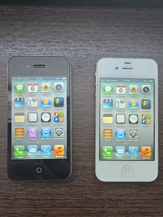 iPhone 4S Original Black White