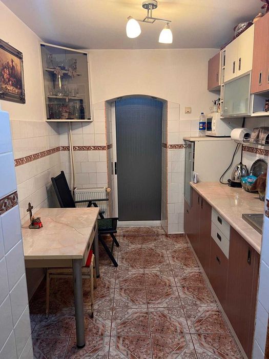 Vand apartament 2 camere cochet..renovat...curat