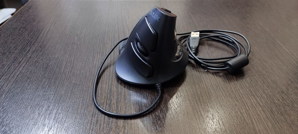 Продам проводную игровую мышь