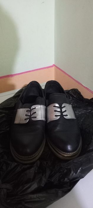 Tufli qora ayolar uchun