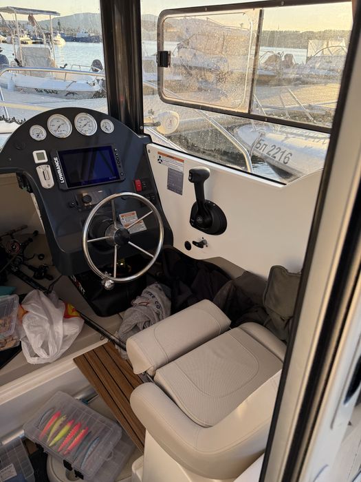 Лодка Quick Silver Pilot Haus 555