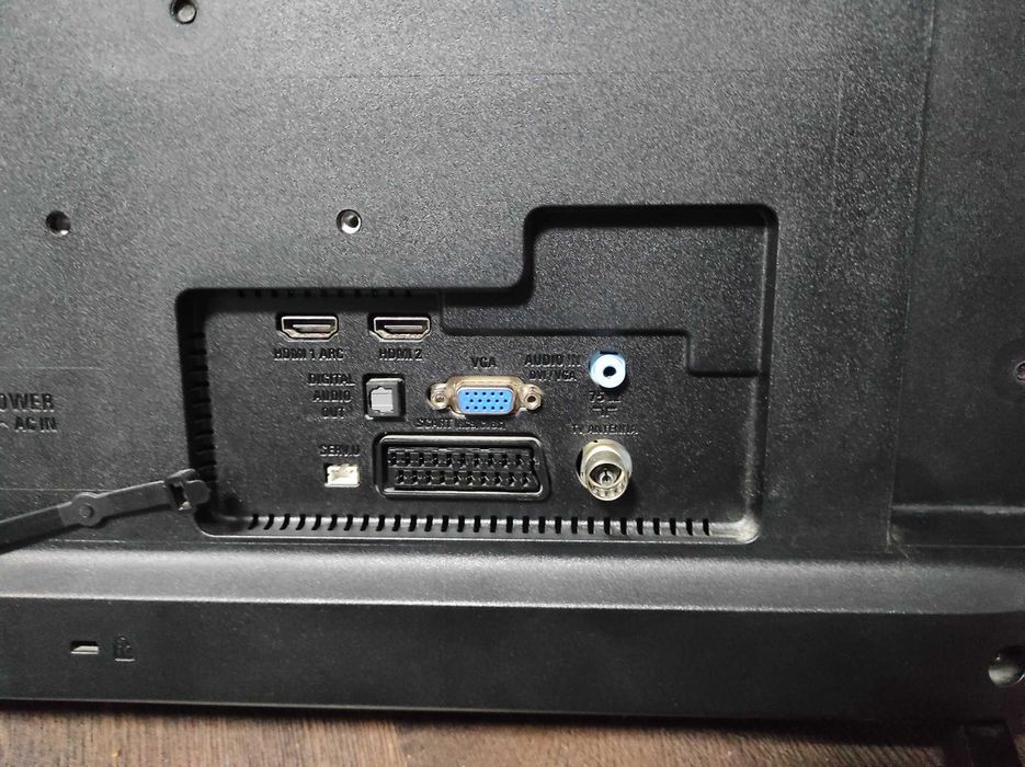 Телевизор Phillips 22" с цифров тунер