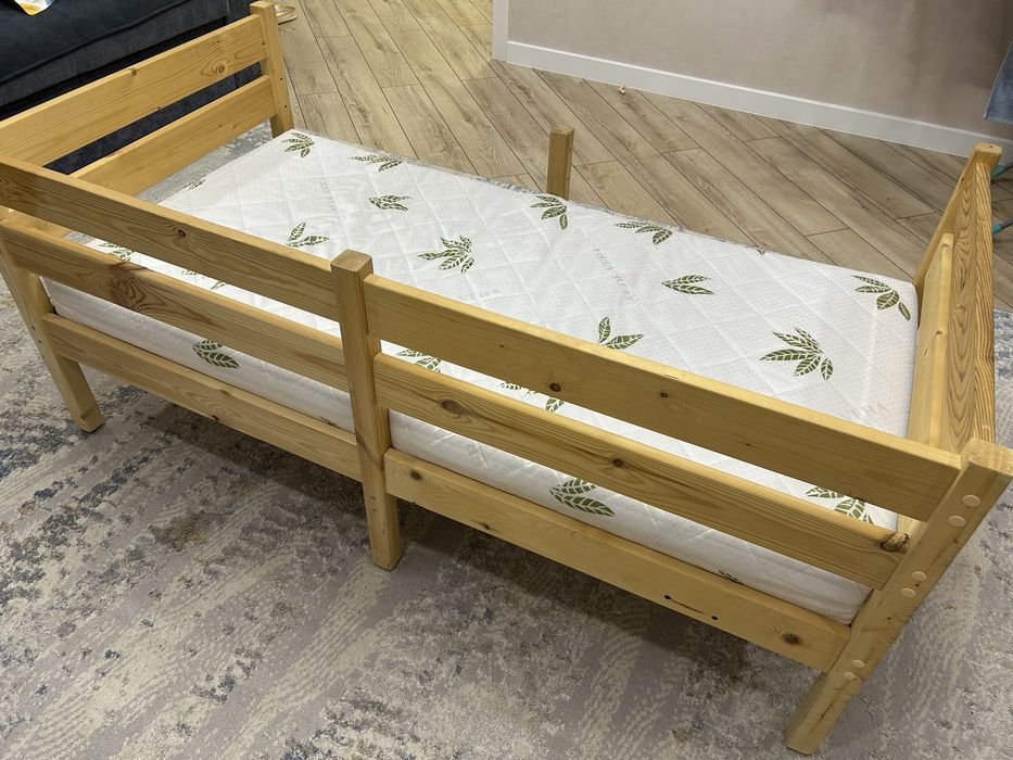 Продам кроватку 140* 70 с матросом