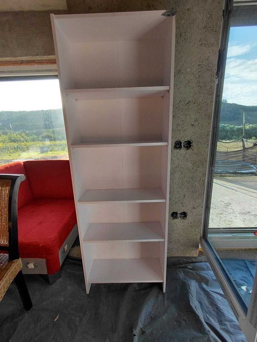 Dulap spatios si robust /masina de spalat si cos depozitare  rufe