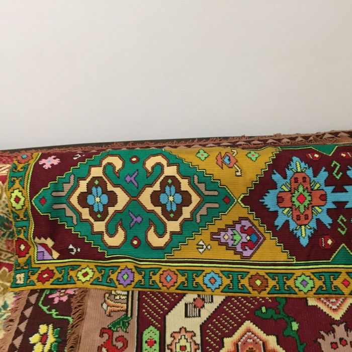 Fețe de masă cusute de mînă în chelin