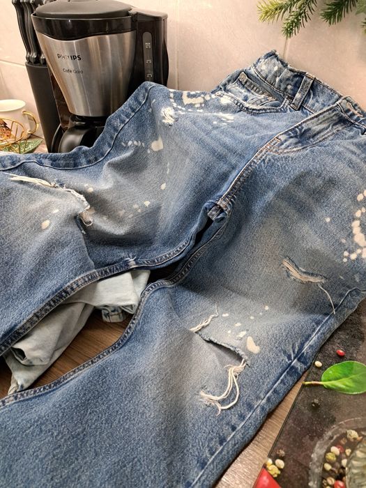 Blugi Zara cu rupturi mas 140-146