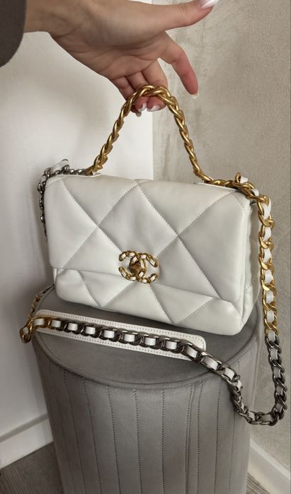 Geanta model Chanel 19