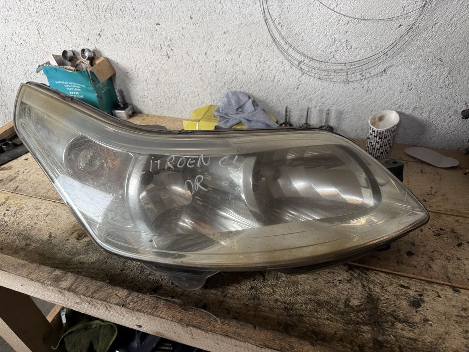 Far dreapta Citroen C4