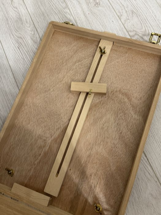 Мольберт для холста, чемодан