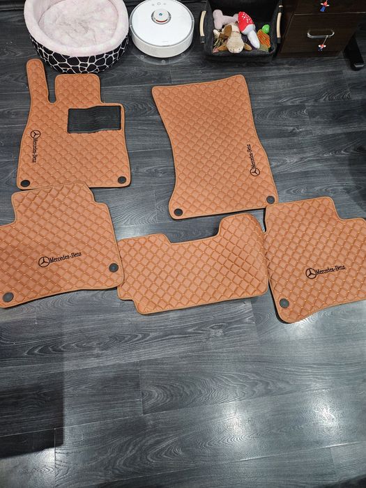 Кожени стелки  за Мерцедес W222 Long чисто нови