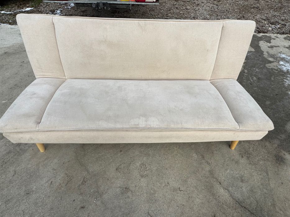 Бежов диван с функция сън