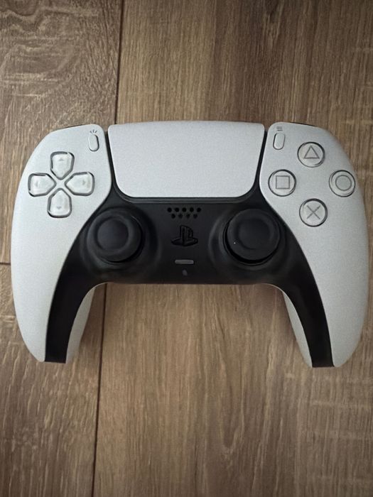 PlayStation 5 с 2 джостиками