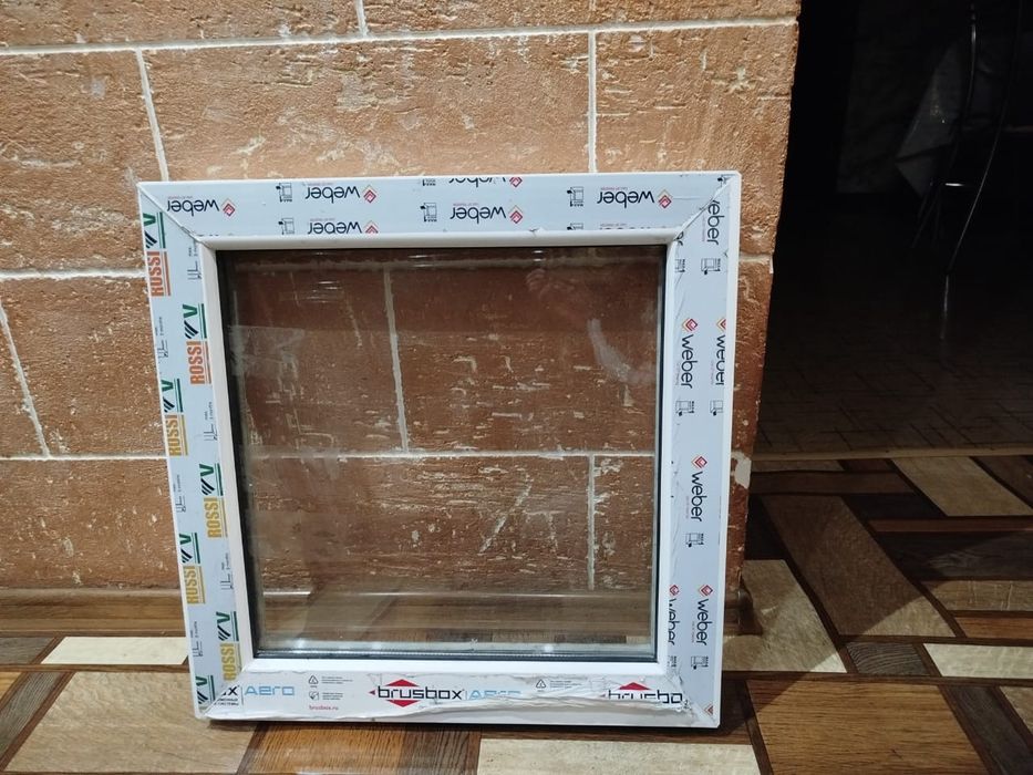 Продам пластиковые окна и две москитные сетки