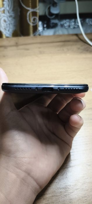 Poco F1 6/64gb без чехла