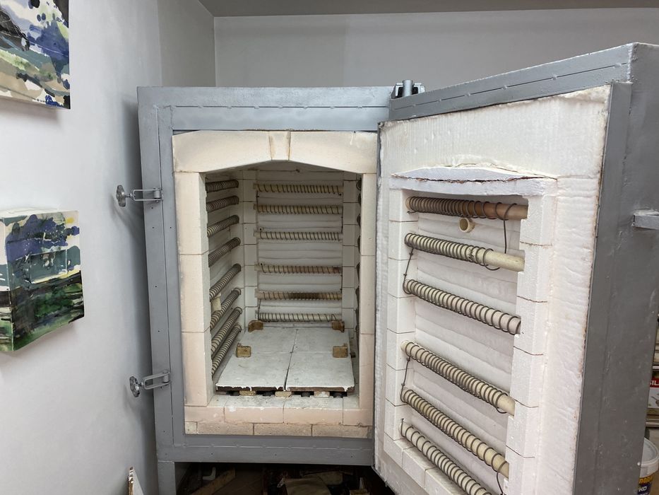 Работно място в ателие за керамика в центъра на гр. София