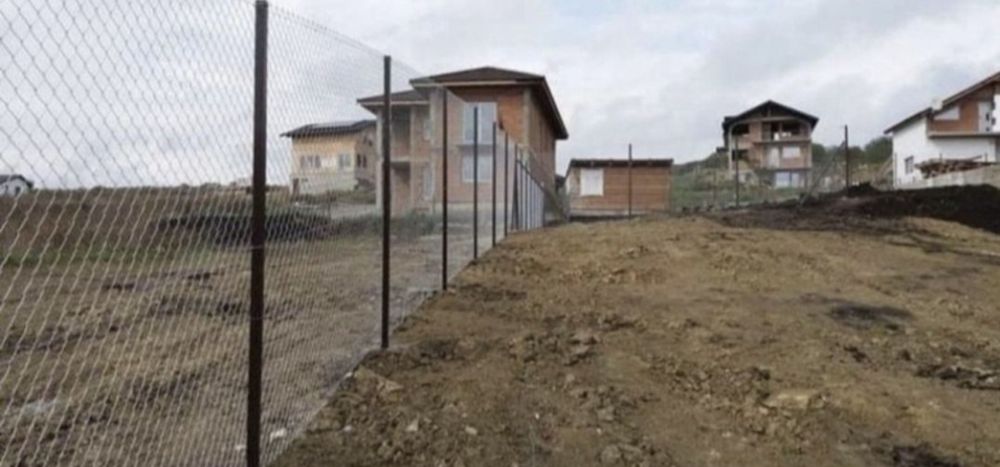 Gard din plasa pentru împrejmuiri