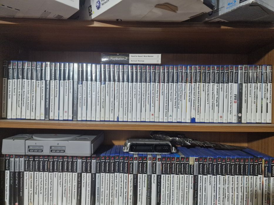 Над 200 диска за playstation 2