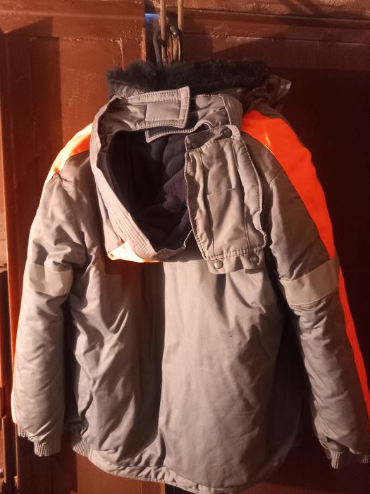 Продам зимнюю куртку, тёплая, лёгкая, не продуваемая.