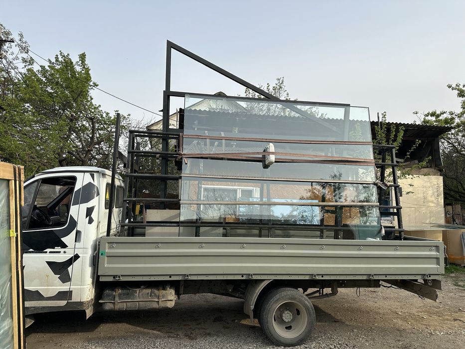 Пирамида. Доставка стекла.