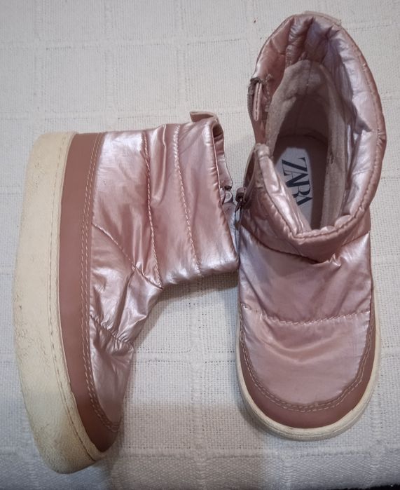 Детски боти за момиче, номер 25.