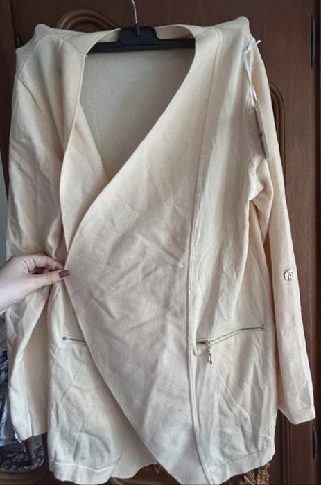 Cardigan crem, nou cu eticheta