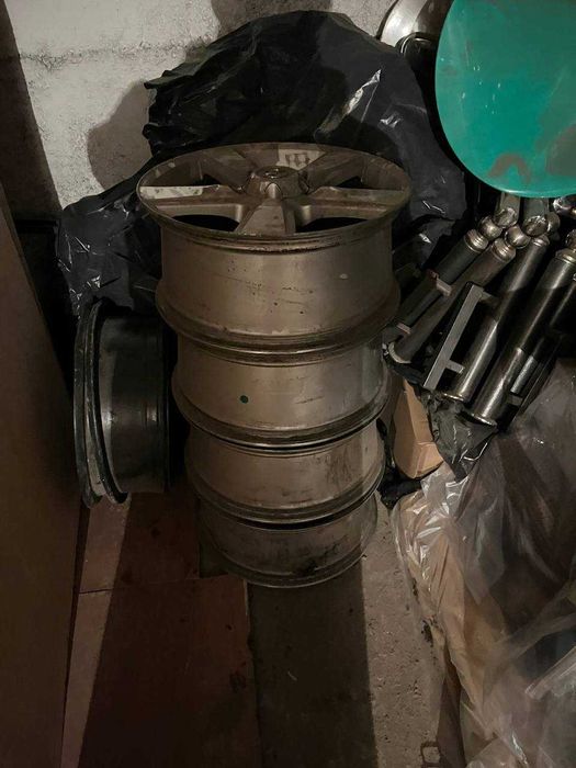 Продам диски на Toyota Land Cruiser