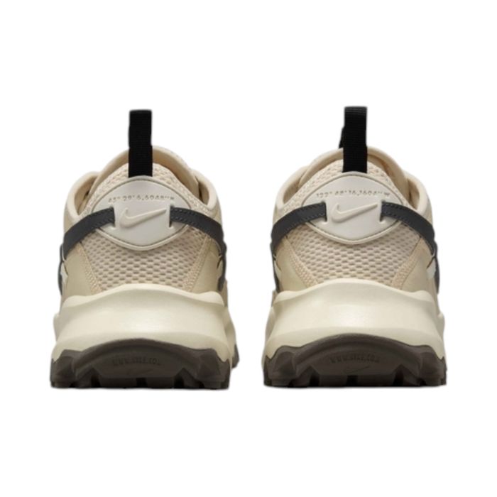 Продам женские кроссовки Nike