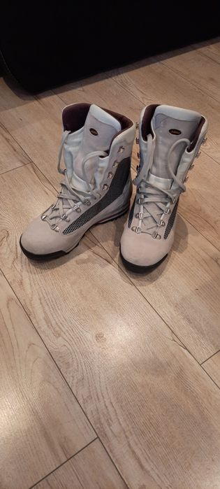 Дамски туристически обувки AKU