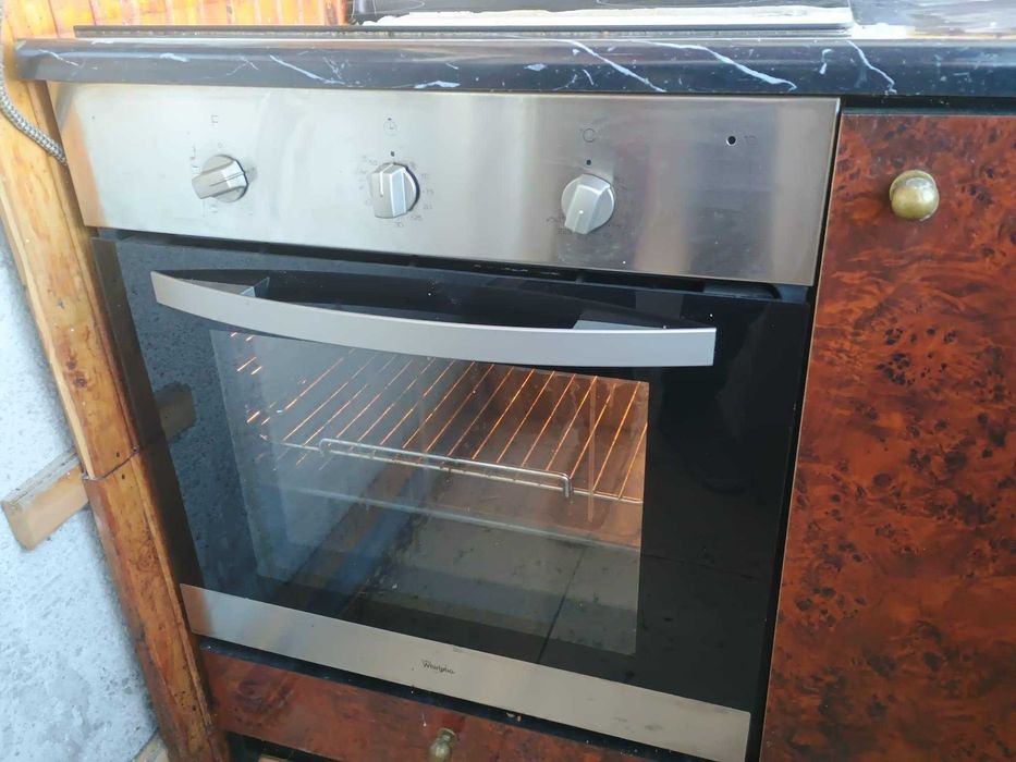 Фурна за вграждане Whirlpool и плот за вграждане