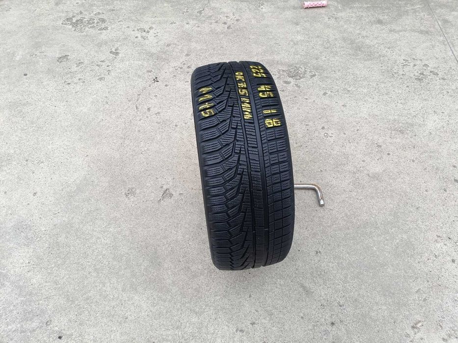 O anvelopa iarna 225 45 18 hankook I*cept evo 2 profil de 7,5 mm