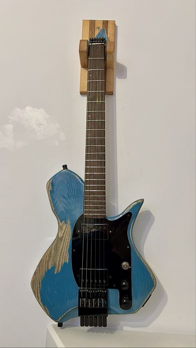 Chitara electrica handmade headless Mandate Axis 6