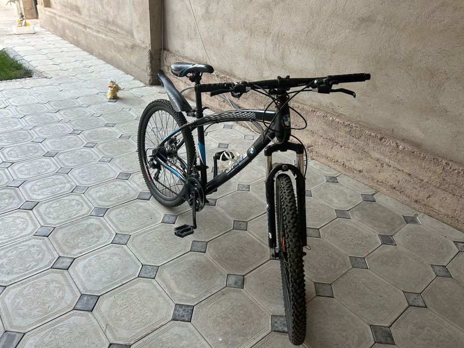 Продается велосипед бмв.