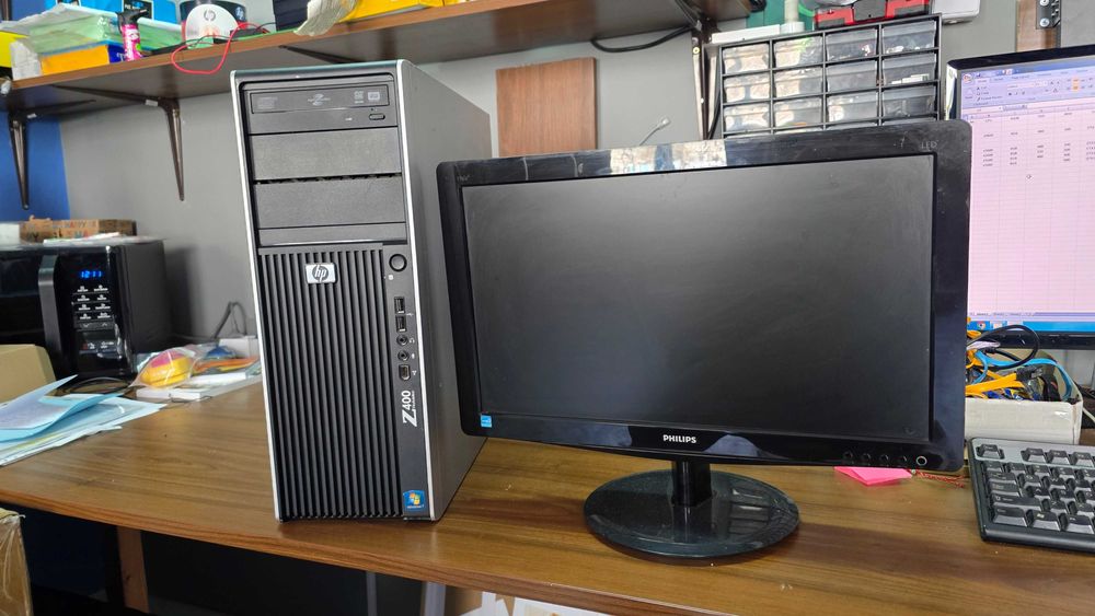 Продавам настолни компютри HP Z400 – отлично състояние!