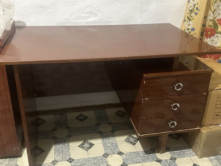 Продам столы письменные