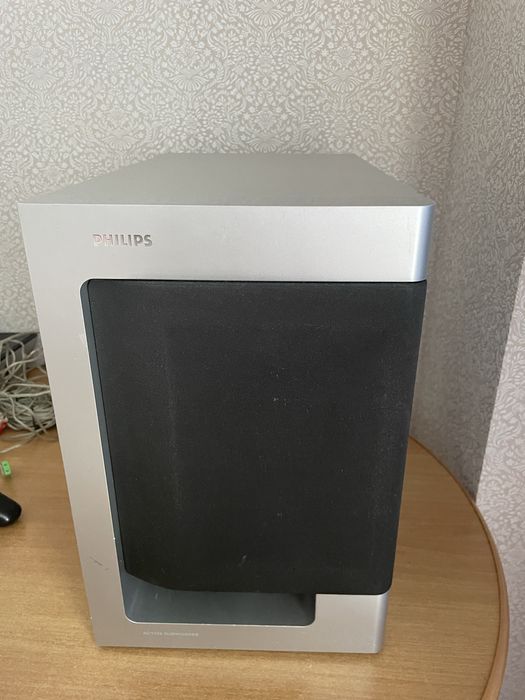 Ящик с колонками и два джостика