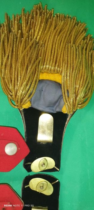 Еполети ордени медали пагони нашивки отличия