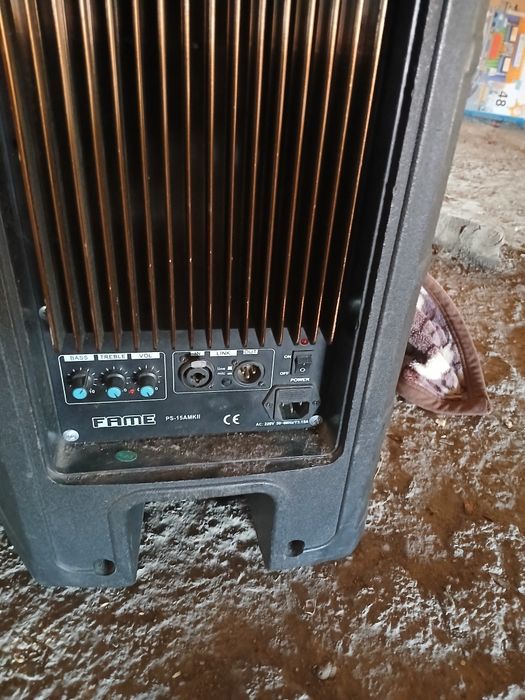 Продава се пулт с две колони марките се виждат