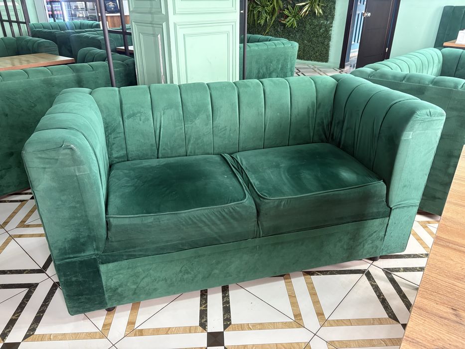 Диван , стол для ресторан кафе