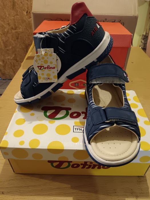 Продаю новые детские сандали.