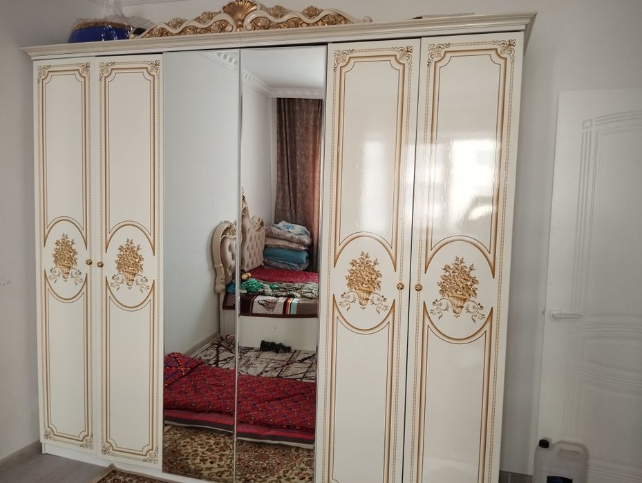 Продам спальный гарнитур