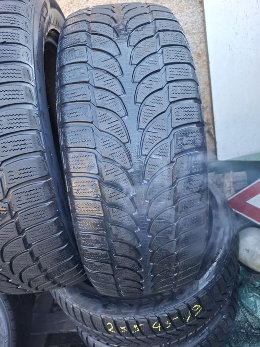Vand 2 sau 4  anvelope 235 55 19 brigestone de iarna