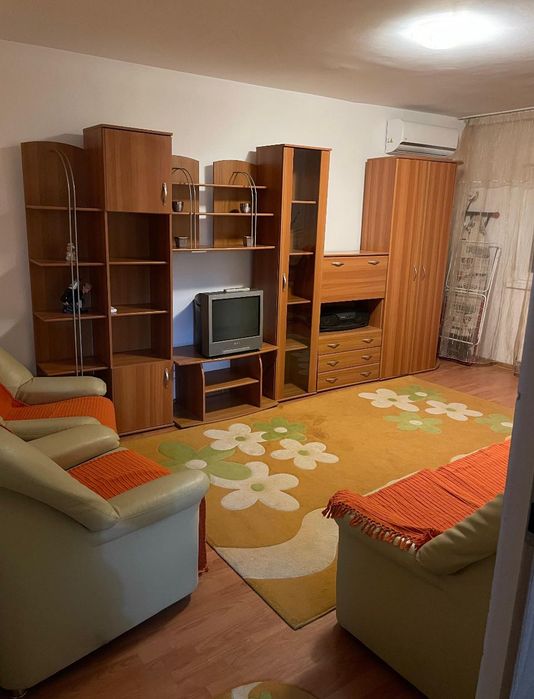 Ofer spre închiriere apartament cu două camere